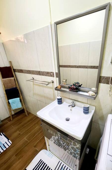 Kot Nu - Beach Themed Apartment - 3 Mins Walk From The Sea Flic-en-Flacq Exterior foto